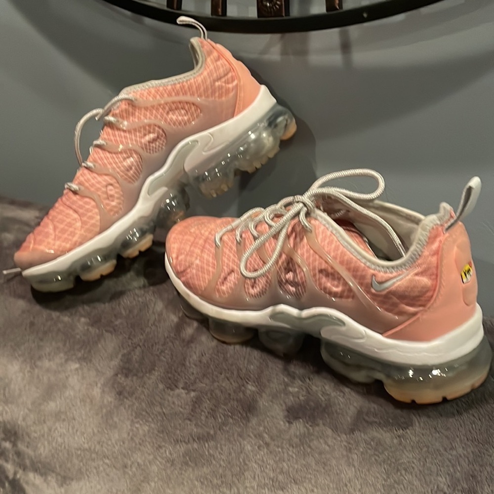 Nike air vapormax plus women’s size 7.5